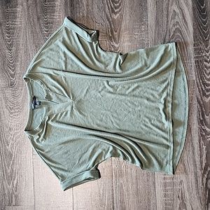 🦩 Banana Republic LuxeSpun split neck T-Shirt 🦩